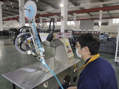 與時(shí)間賽跑 青浦企業(yè)7天攻克防護(hù)服壓條機(jī)技術(shù)難關(guān)背后的工業(yè)潤(rùn)滑油科技力量